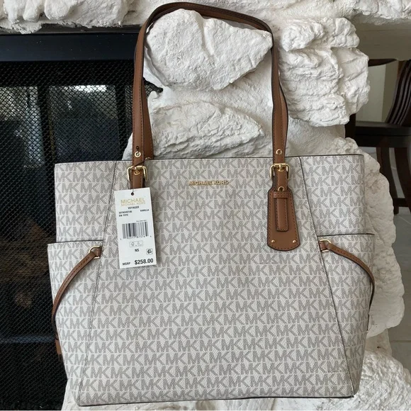 Michael Kors Voyager Tote in vanilla and acorn colors - Picture 11 of 15